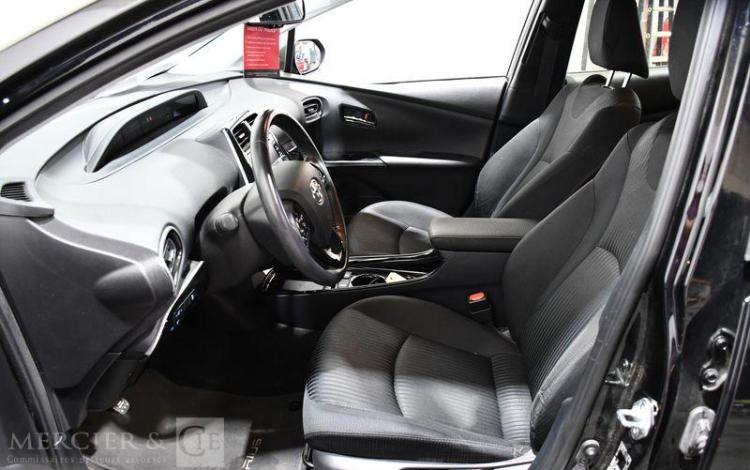 TOYOTA PRIUS NOIR FY-137-JJ