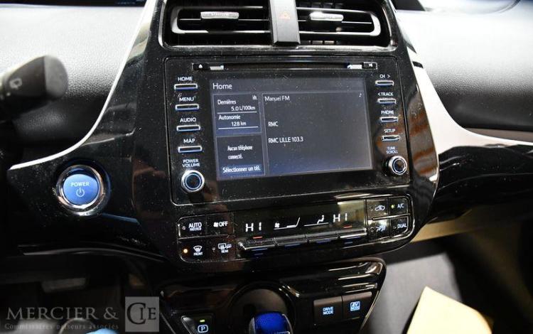 TOYOTA PRIUS NOIR FY-137-JJ