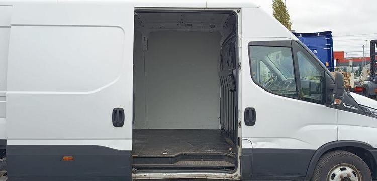 IVECO DAILY VI 35C16 2,3D 16 V – DIESEL – 270276 KMS – ANNEE 2021 BLANC GD-909-BW