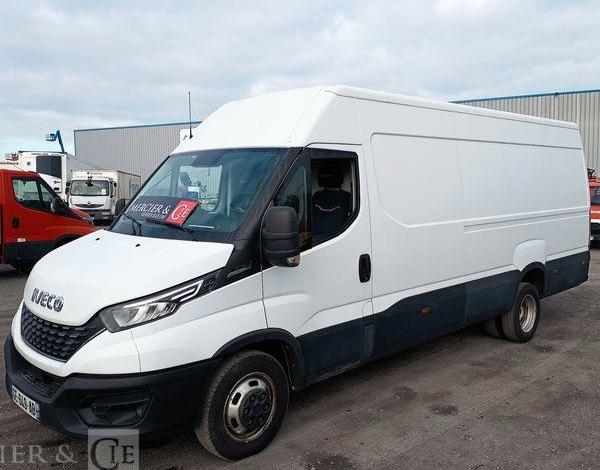 IVECO DAILY VI 35C16 2,3 D 16V HI – MATIC 156 CV – BOITE AUTO – DIESEL – 263107 KMS BLANC GE-649-AB