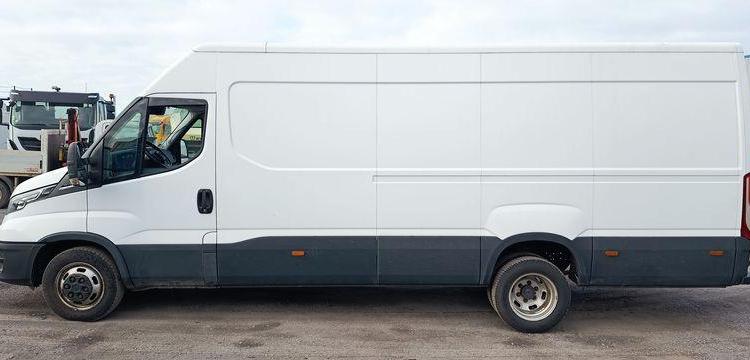 IVECO DAILY VI 35C16 2,3 D 16V HI – MATIC 156 CV – BOITE AUTO – DIESEL – 263107 KMS BLANC GE-649-AB