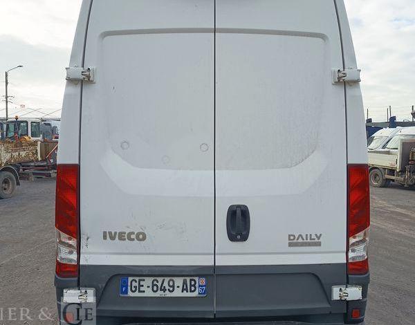 IVECO DAILY VI 35C16 2,3 D 16V HI – MATIC 156 CV – BOITE AUTO – DIESEL – 263107 KMS BLANC GE-649-AB