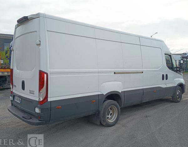 IVECO DAILY VI 35C16 2,3 D 16V HI – MATIC 156 CV – BOITE AUTO – DIESEL – 263107 KMS BLANC GE-649-AB