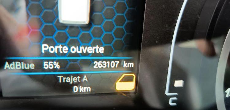 IVECO DAILY VI 35C16 2,3 D 16V HI – MATIC 156 CV – BOITE AUTO – DIESEL – 263107 KMS BLANC GE-649-AB