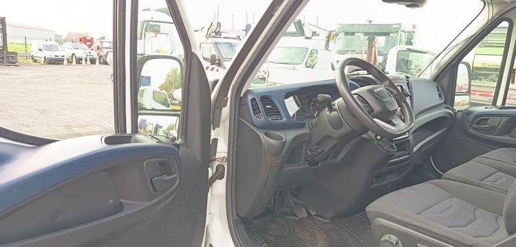 IVECO DAILY VI 35C16 2,3 D 16V HI – MATIC 156 CV – BOITE AUTO – DIESEL – 263107 KMS BLANC GE-649-AB