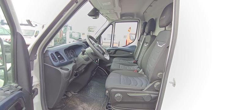 IVECO DAILY VI 35C16 2,3 D 16V HI – MATIC 156 CV – BOITE AUTO – DIESEL – 263107 KMS BLANC GE-649-AB