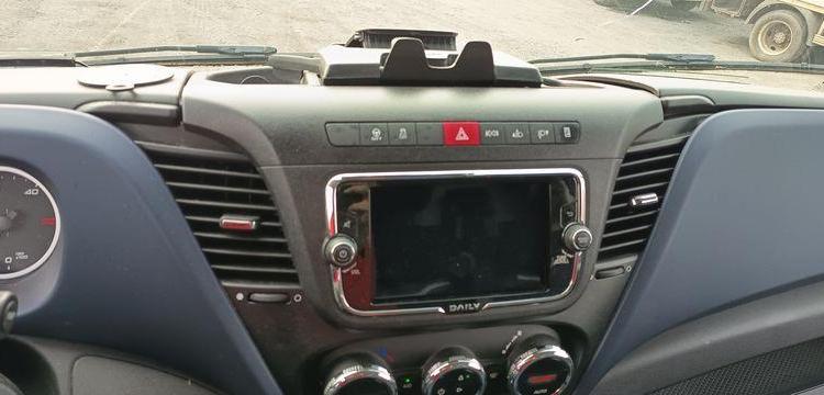 IVECO DAILY VI 35C16 2,3 D 16V HI – MATIC 156 CV – BOITE AUTO – DIESEL – 263107 KMS BLANC GE-649-AB