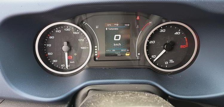 IVECO DAILY VI 35C16 2,3 D 16V HI – MATIC 156 CV – BOITE AUTO – DIESEL – 263107 KMS BLANC GE-649-AB