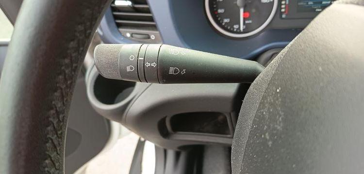 IVECO DAILY VI 35C16 2,3 D 16V HI – MATIC 156 CV – BOITE AUTO – DIESEL – 263107 KMS BLANC GE-649-AB