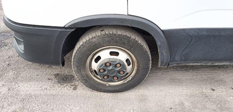 IVECO DAILY VI 35C16 2,3 D 16V HI – MATIC 156 CV – BOITE AUTO – DIESEL – 263107 KMS BLANC GE-649-AB