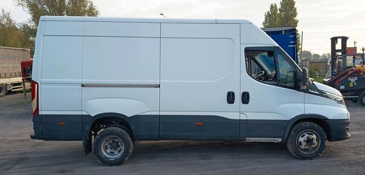 IVECO DAILY VI 35C14 2,3 D 16V HI-MATIC 156 CV – BOITE AUTO – DIESEL – 119802 KMS BLANC GE-767-AB