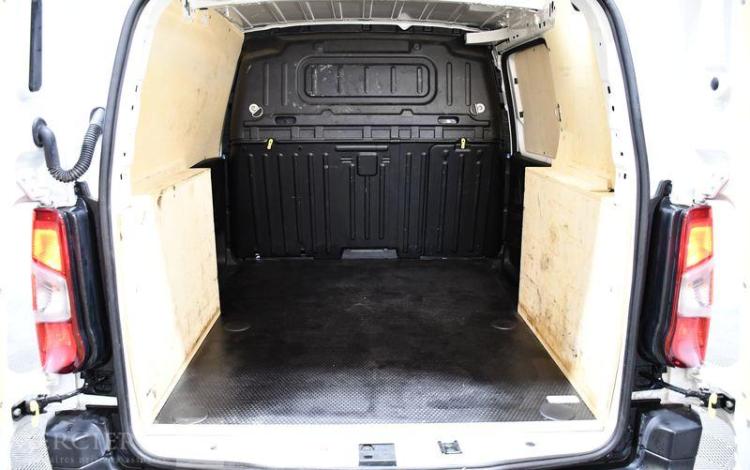 PEUGEOT PARTNER STD 100CH GRIP BLANC GF-051-DK