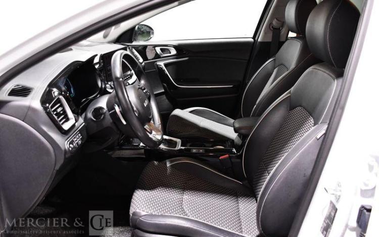 KIA X CEED BLACK & WITHE BLANC GF-419-MM