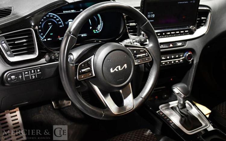 KIA X CEED BLACK & WITHE BLANC GF-419-MM