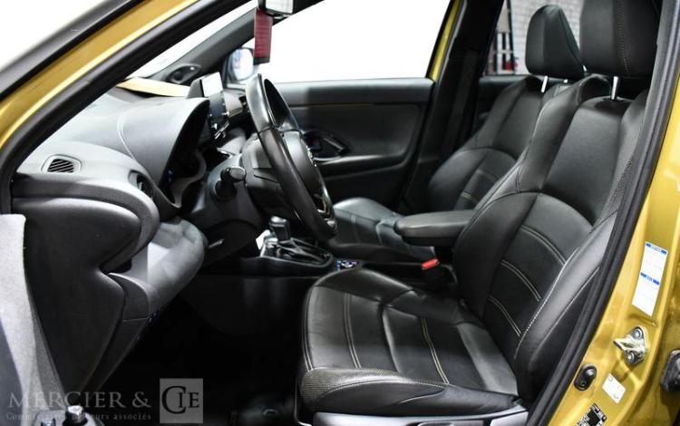 TOYOTA YARIS CROSS 1.5 114H 90 HYBRID 0.8KWH PREMIERE AWD-I 4X4 BVA JAUNE GH-365-BH