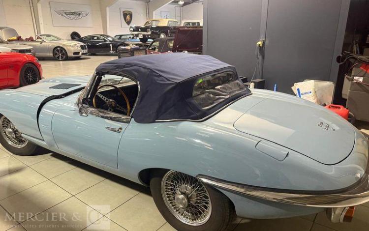JAGUAR TYPE E CABRIOLET SERIE 2 4.2 265ch BLEU GJ-343-ZL