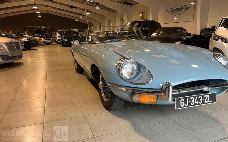 JAGUAR TYPE E CABRIOLET SERIE 2 4.2 265ch BLEU GJ-343-ZL