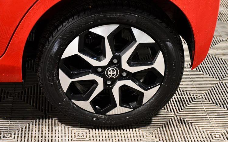 TOYOTA AYGO ROUGE GJ-731-GF