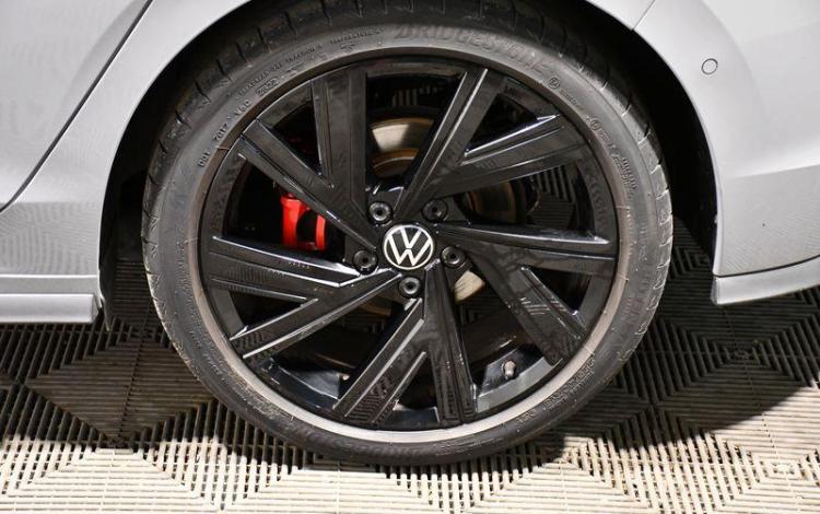 VOLKSWAGEN GOLF GRIS GK-110-RB