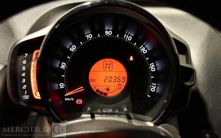TOYOTA AYGO ROUGE GK-187-ZR