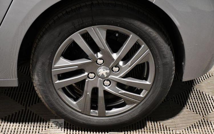PEUGEOT 208 1,2 PURE TECH 75CH S&S GRIS GK-587-HW