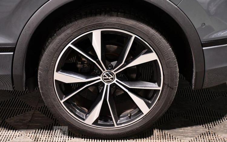 VOLKSWAGEN TIGUAN 2,0 TDI 150CH DSG7 GRIS GL-009-BL