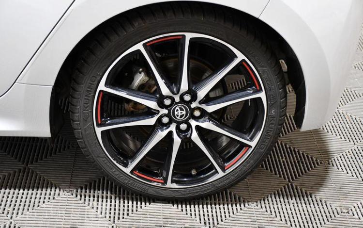 TOYOTA YARIS HYBRIDE GRIS GM-084-EA