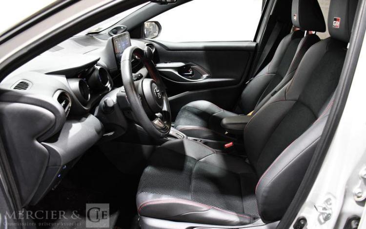 TOYOTA YARIS HYBRIDE GRIS GM-084-EA