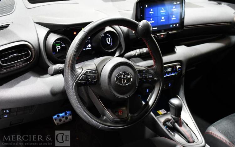 TOYOTA YARIS HYBRIDE GRIS GM-084-EA