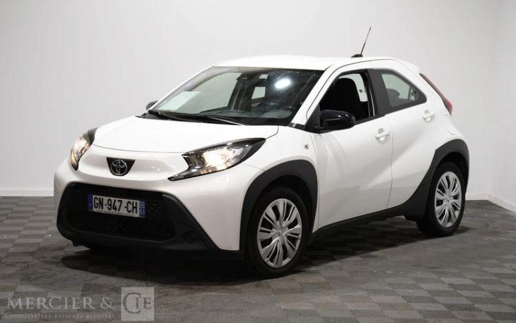 TOYOTA AYGO BLANC GN-947-CH