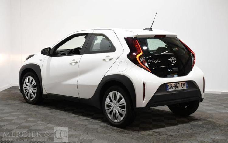 TOYOTA AYGO BLANC GN-947-CH