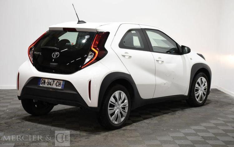 TOYOTA AYGO BLANC GN-947-CH
