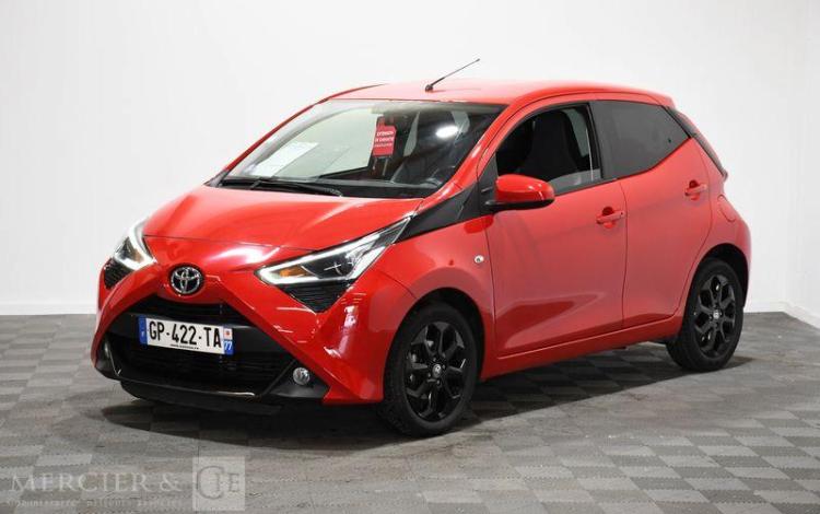 TOYOTA AYGO 1.0 VVTI 70 X-PLAY ROUGE GP-422-TA