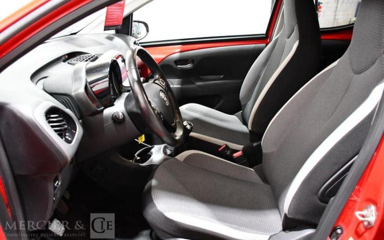 TOYOTA AYGO 1.0 VVTI 70 X-PLAY ROUGE GP-422-TA