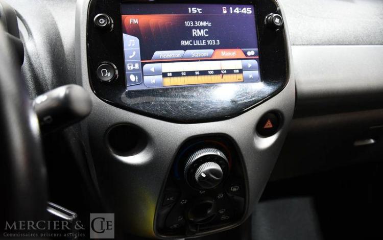 TOYOTA AYGO 1.0 VVTI 70 X-PLAY ROUGE GP-422-TA