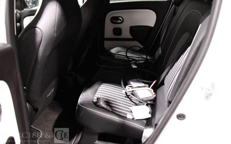 RENAULT TWINGO E-TECH TECHNO BLANC GP-516-NB