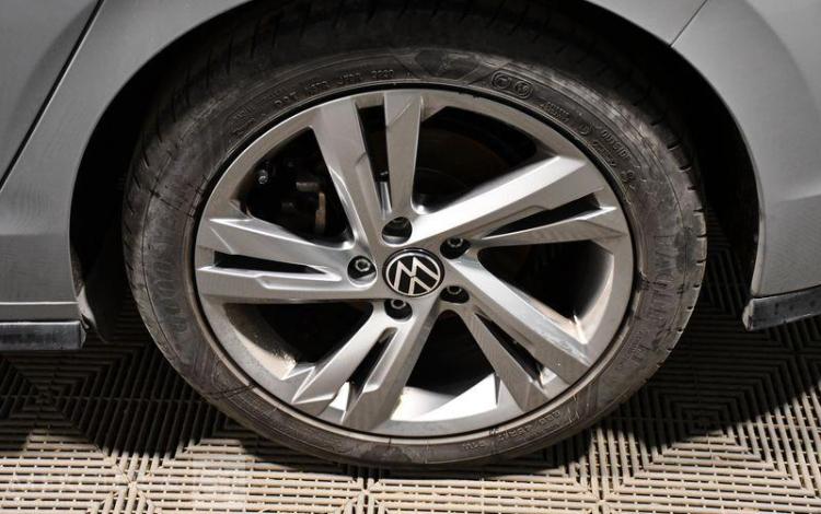 VOLKSWAGEN GOLF A8 1,5 TSI MILD HYBRID 150CH DSG7 R GRIS GQ-351-WS