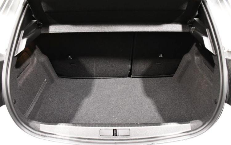 PEUGEOT 208 PURE TECH BLANC GQ-527-MB