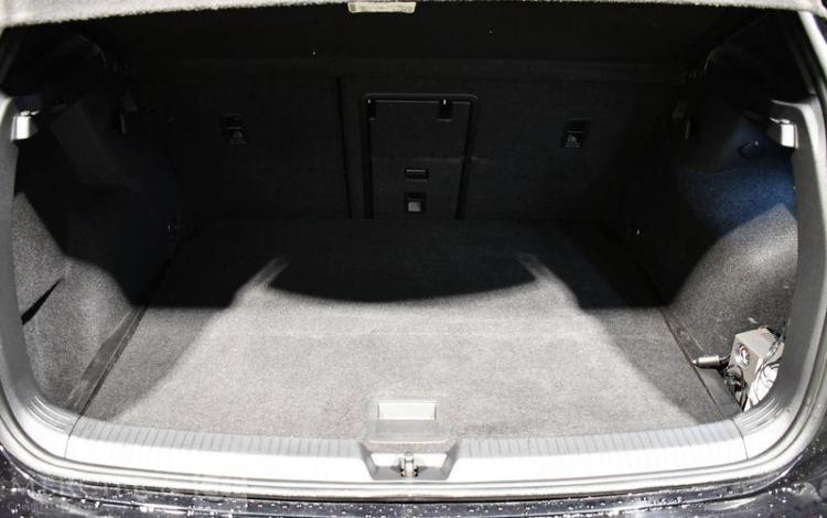 VOLKSWAGEN GOLF A8 2,0 TSI NOIR GR-715-PF