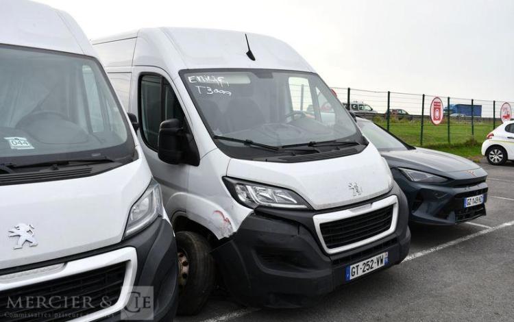 PEUGEOT BOXER 330 2.2 BLUEHDI 140 L2H2 BLANC GT-252-VW