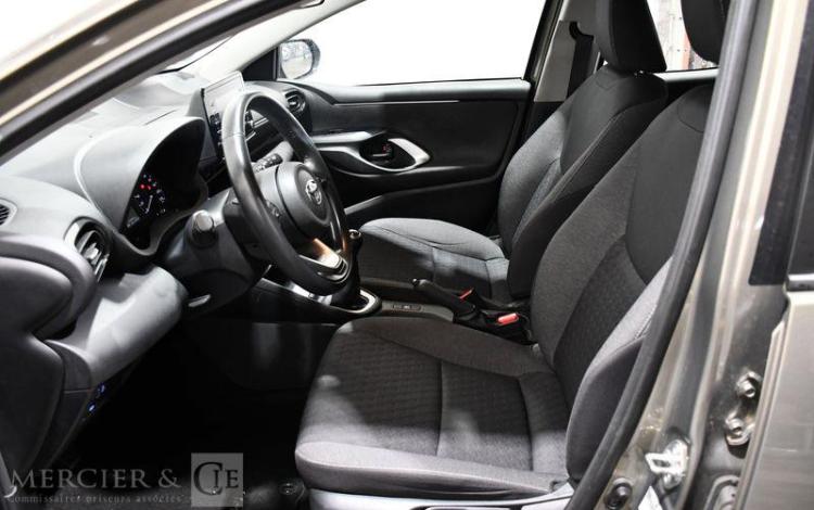 TOYOTA YARIS A,E 70 VVT-I DYNAMIC MY 22 GRIS GT-801-DK