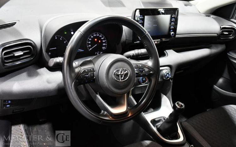 TOYOTA YARIS A,E 70 VVT-I DYNAMIC MY 22 GRIS GT-801-DK