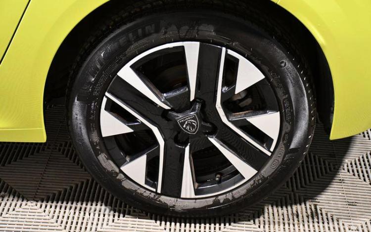 PEUGEOT 208 1.2 PURETECH 100 ALLURE JAUNE GT-895-XY