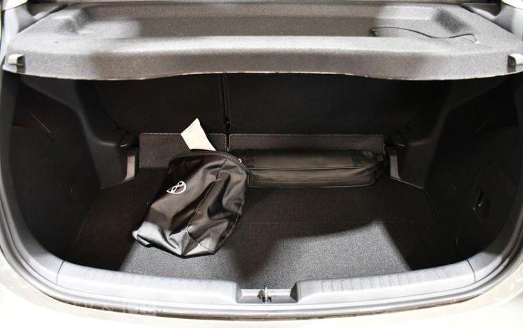 TOYOTA YARIS A,E 70 VVT-I DYNAMIC MY 22 VERT GT-949-DK