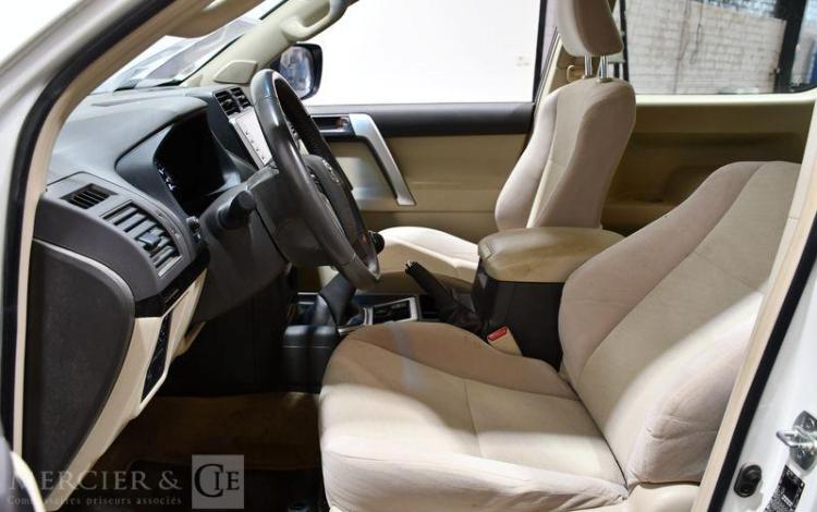 TOYOTA LAND CRUISER BLANC GX-716-AE