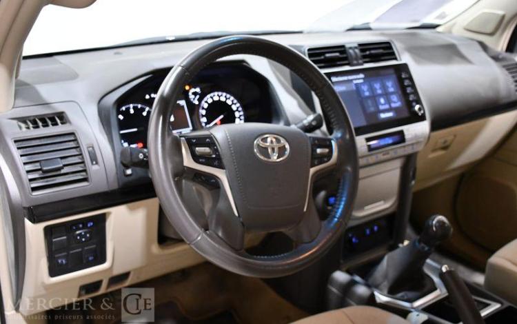 TOYOTA LAND CRUISER BLANC GX-716-AE
