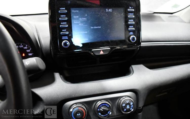 TOYOTA YARIS A,E 1.5 VVTI 120 DYNAMIC BLANC GY-664-JV
