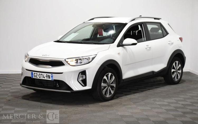 KIA STONIC ACTIVE BLANC GZ-074-RN