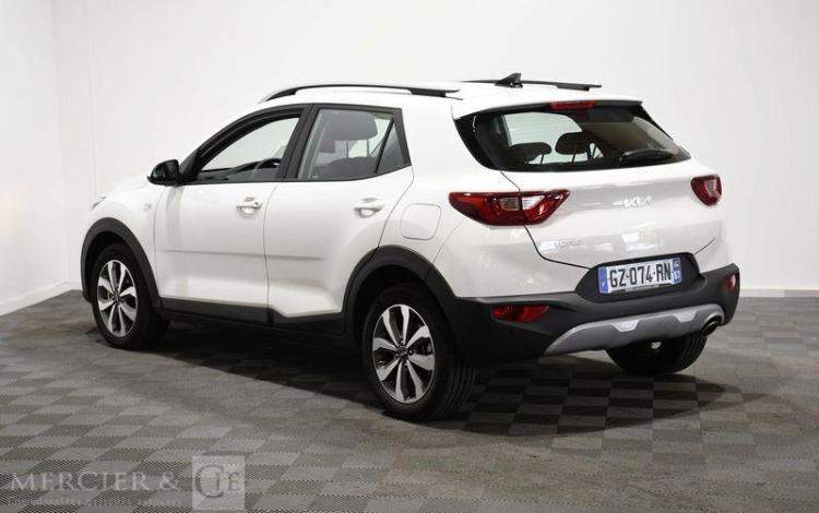 KIA STONIC ACTIVE BLANC GZ-074-RN