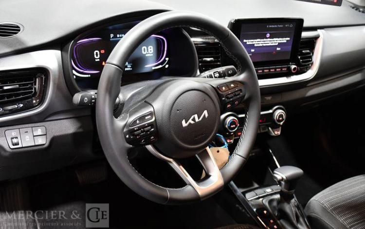KIA STONIC ACTIVE BLANC GZ-074-RN